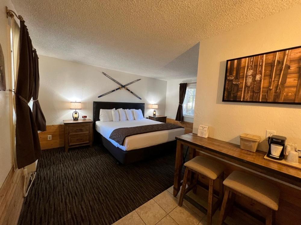 Deluxe King Room interior